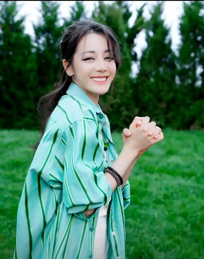 迪丽热巴的眼妆笑起来好好看啊