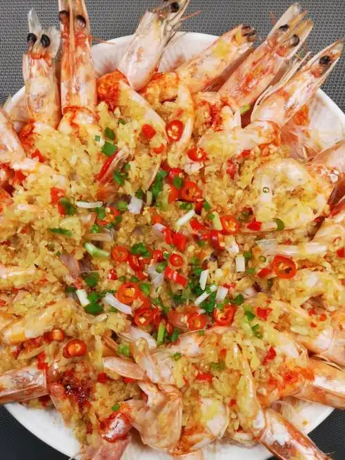 这蒜蓉粉丝虾趁节日你可以在家露一手