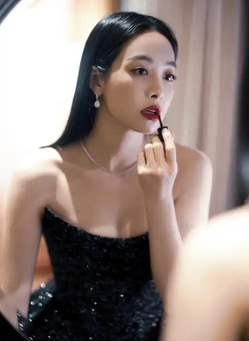 宋茜黑色抹胸礼服##宋茜暗夜公主礼服裙