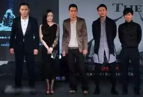 显得刚刚好倪妮的外号叫大头男女通杀吴亦凡和刘烨差不多高,头的大小