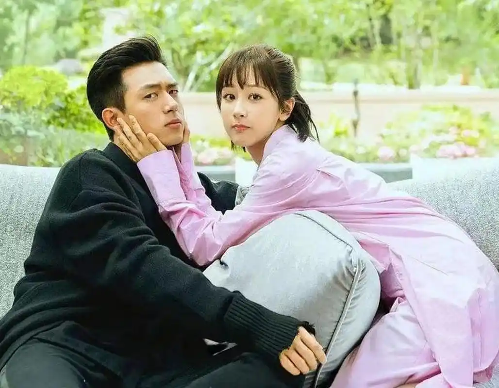 杨紫和李现才官宣二搭,作为两个人的cp粉,小鱼在期待这部剧播出之余