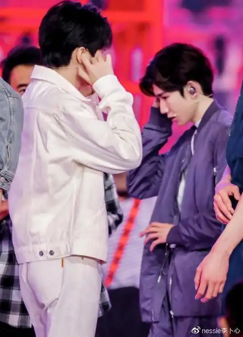 王一博携手王源王俊凯同台演出 青春活力炸裂 网友:画面感超养眼