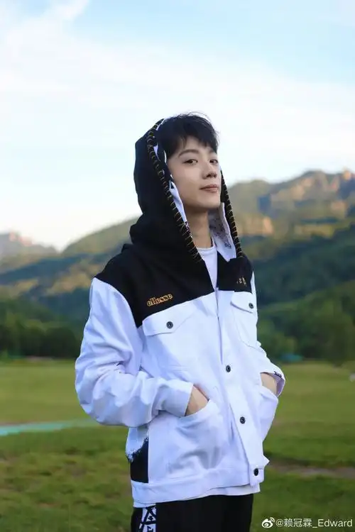 赖冠霖分享热爱生活照#:你的照片真棒,我不是在夸你的美貌,我只试在