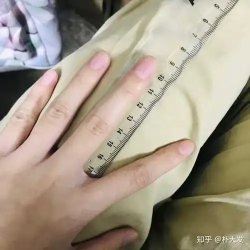 有没有手指短弹吉他的,你们中指都多长,说出你们的手指长度,让我知道