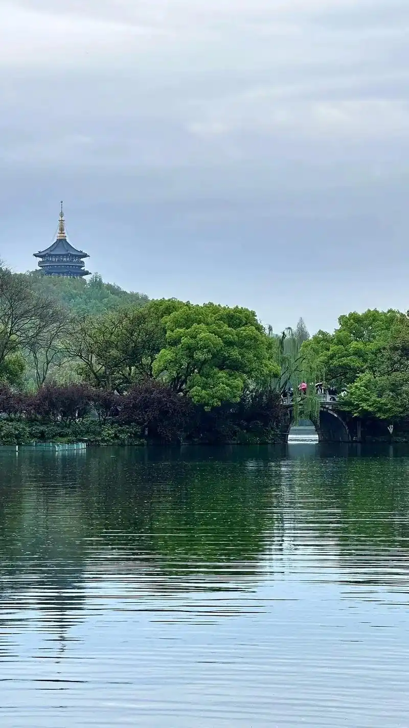 西湖美景三月天,总要去一趟杭州西湖吧!