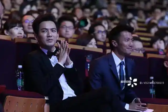 钟汉良与莫文蔚,谢霆锋的罕见同框,这画风好萌!