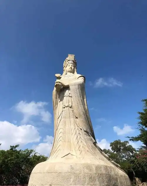 妈祖神像