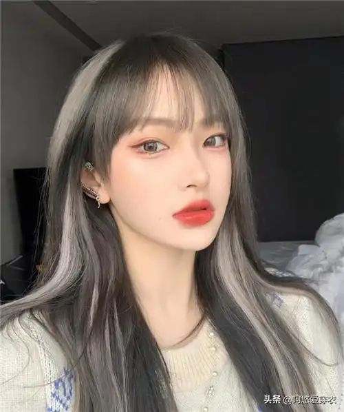 黄头发早就没人染了2021年流行这几种发色时髦显白又高级