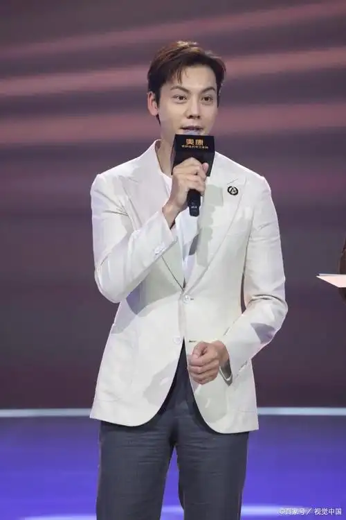 陈伟霆赵丽颖谈过?