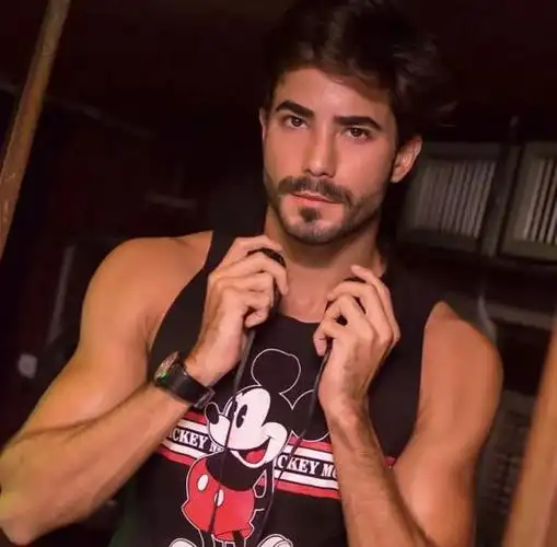 白天平面男模,夜晚酒吧dj,能唱能跳这位男模我真的可以!|男模|dj_新浪