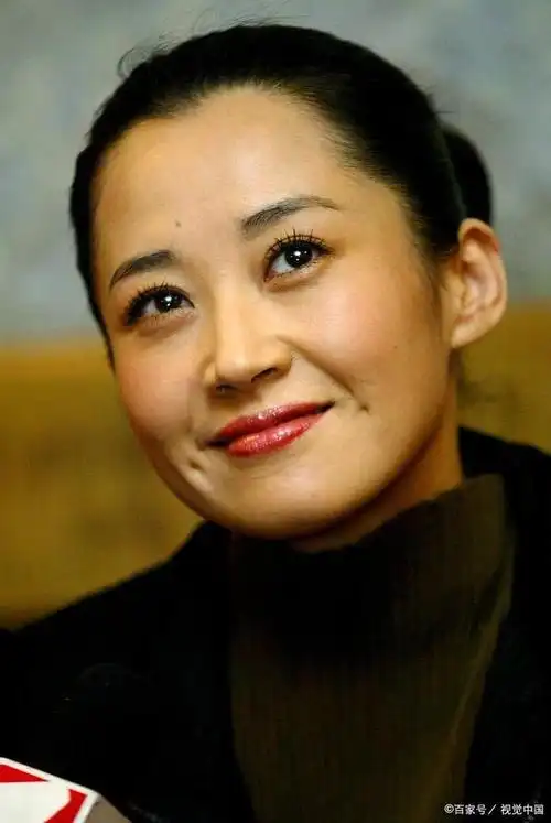 这是许晴小时候的一张照片,清纯,美丽,活泼,太可爱了