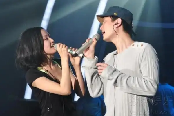 歌手黄龄的详细资料 黄龄李泉个人资料 - 歌词译