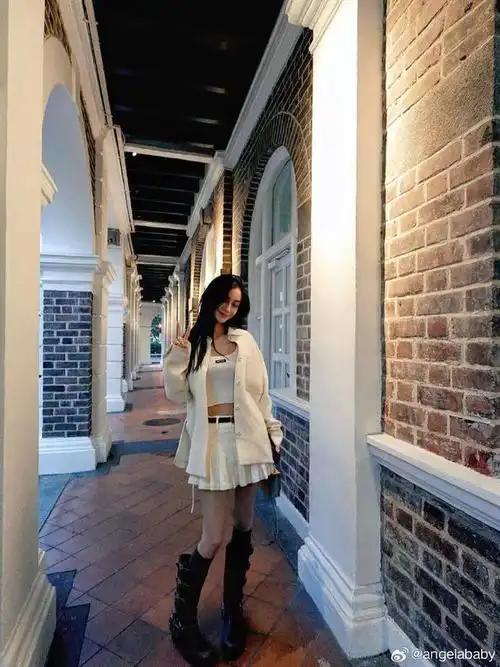 杨颖晒妇女节合照7岁儿子身高明显增长母子同框爱意浓厚