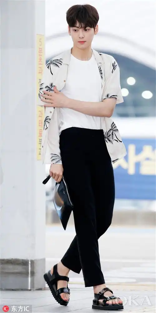 astro成员车银优(图片来源:东方ic)highlight孙东云 (图片来源:东方ic