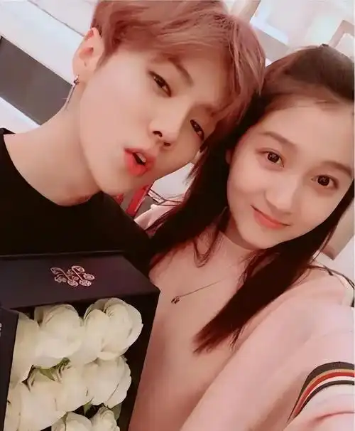 事实证明和鹿晗挺过七年之痒的关晓彤已经走上了另一条道路