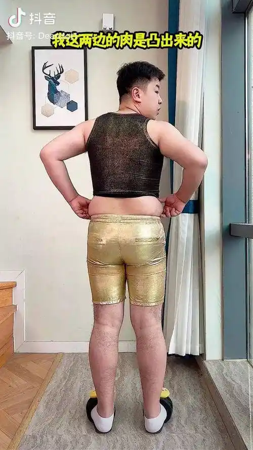 身高175体重200斤今天给大家带来一套适合胖男生的运动套装三个颜色