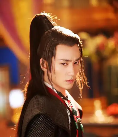 应该是朱一龙最出圈的古装造型了.