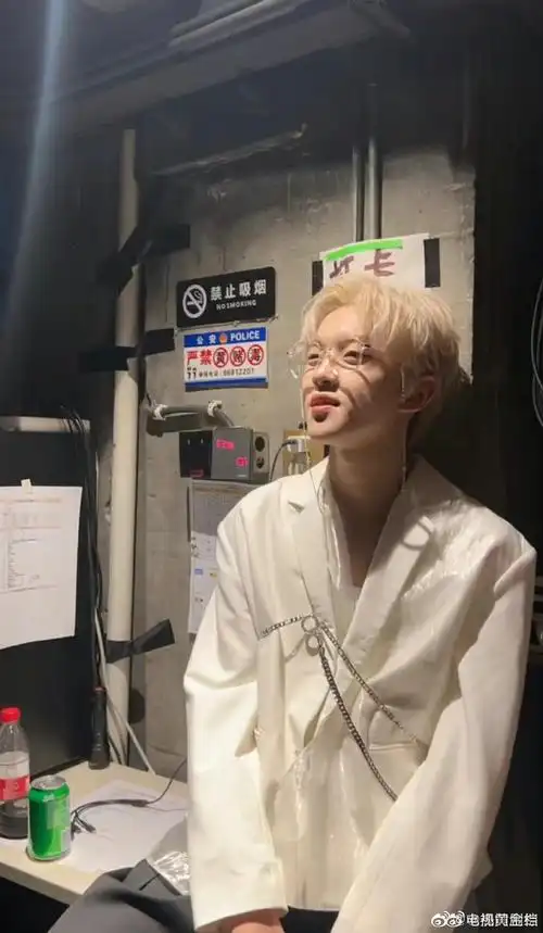 张星特白发造型##张星特白发