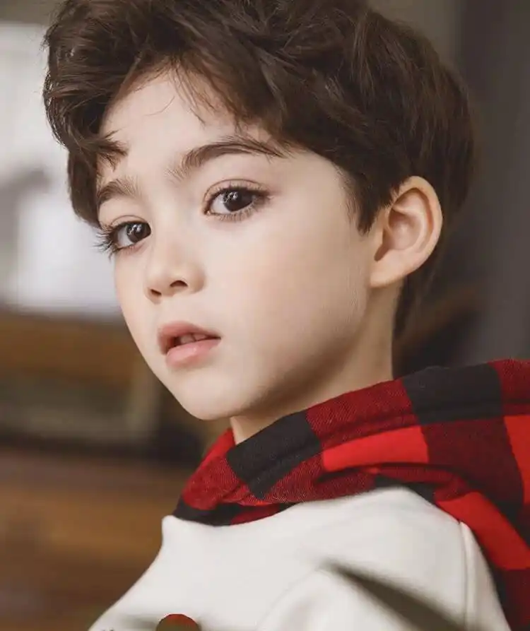 6岁的加韩混血小正太cooper lunde,超奶的小睫毛精一只呀