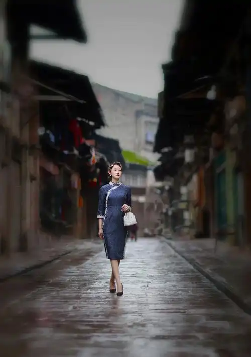 【寂寥的雨巷】