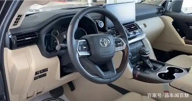 全新丰田"陆巡"进店,外观变年轻,内饰堪比雷克萨斯,6.7s破百