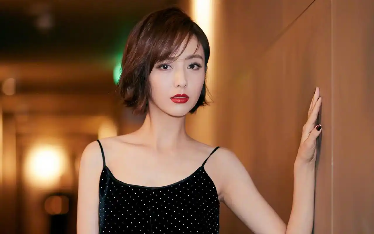 佟丽娅美艳性感高清桌面壁纸,**明星,佟丽娅,性感,时尚,写真,美女明星