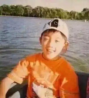 跑男兄弟团童年照曝光 李晨呆萌王祖蓝似女孩baby可爱