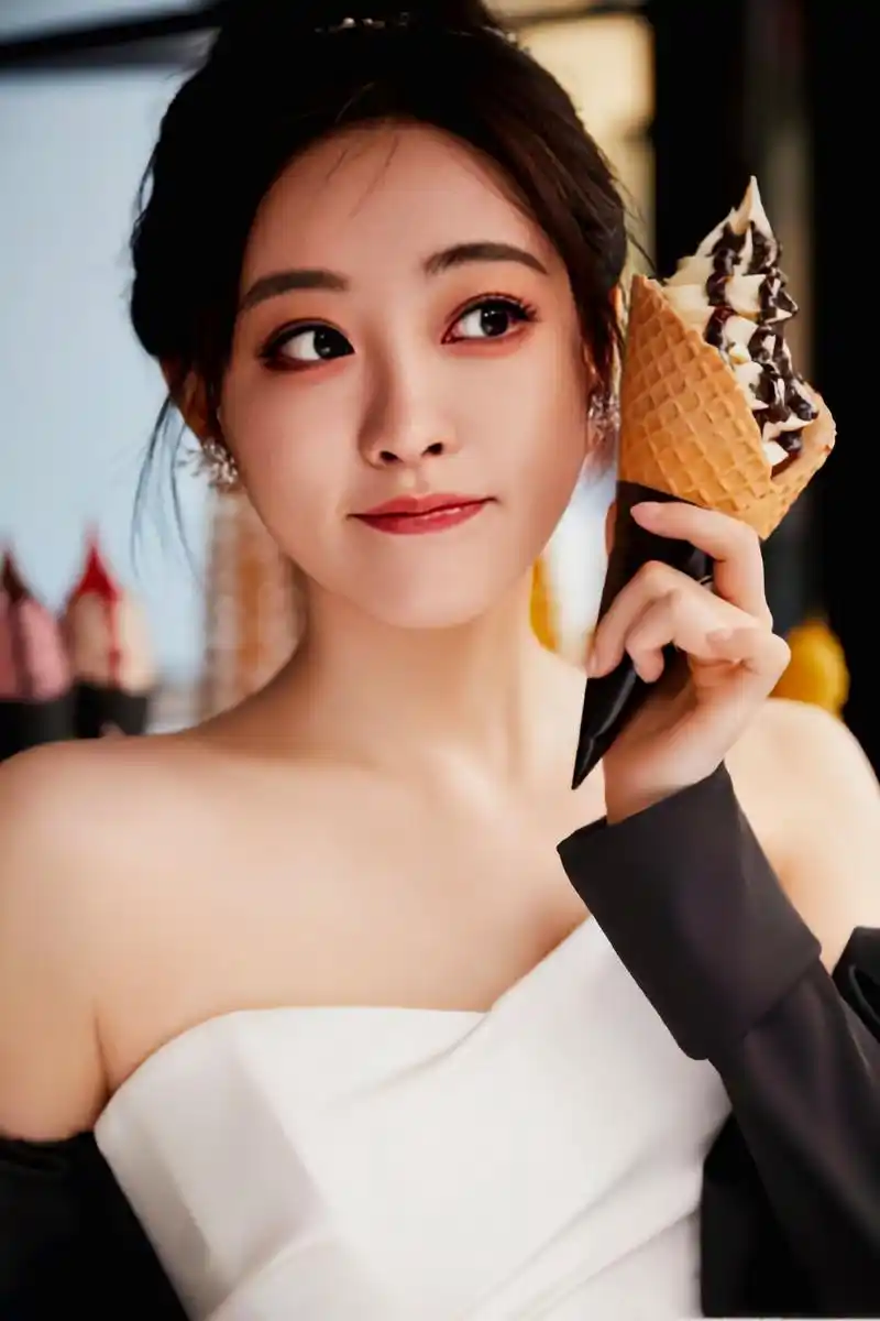 祝绪丹壁纸,黑白搭配,又甜又美!