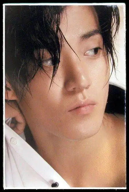 能否请各位发一下小栗旬的长发照片