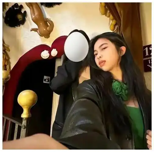 18岁李嫣近照疤痕全消气场强大身材高挑惊人相似王菲