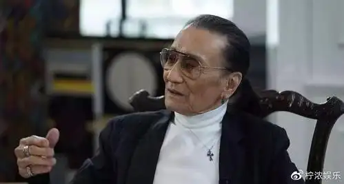 谢贤亮相电影节骨瘦如柴的手上现老年斑林雪满身油污太邋遢