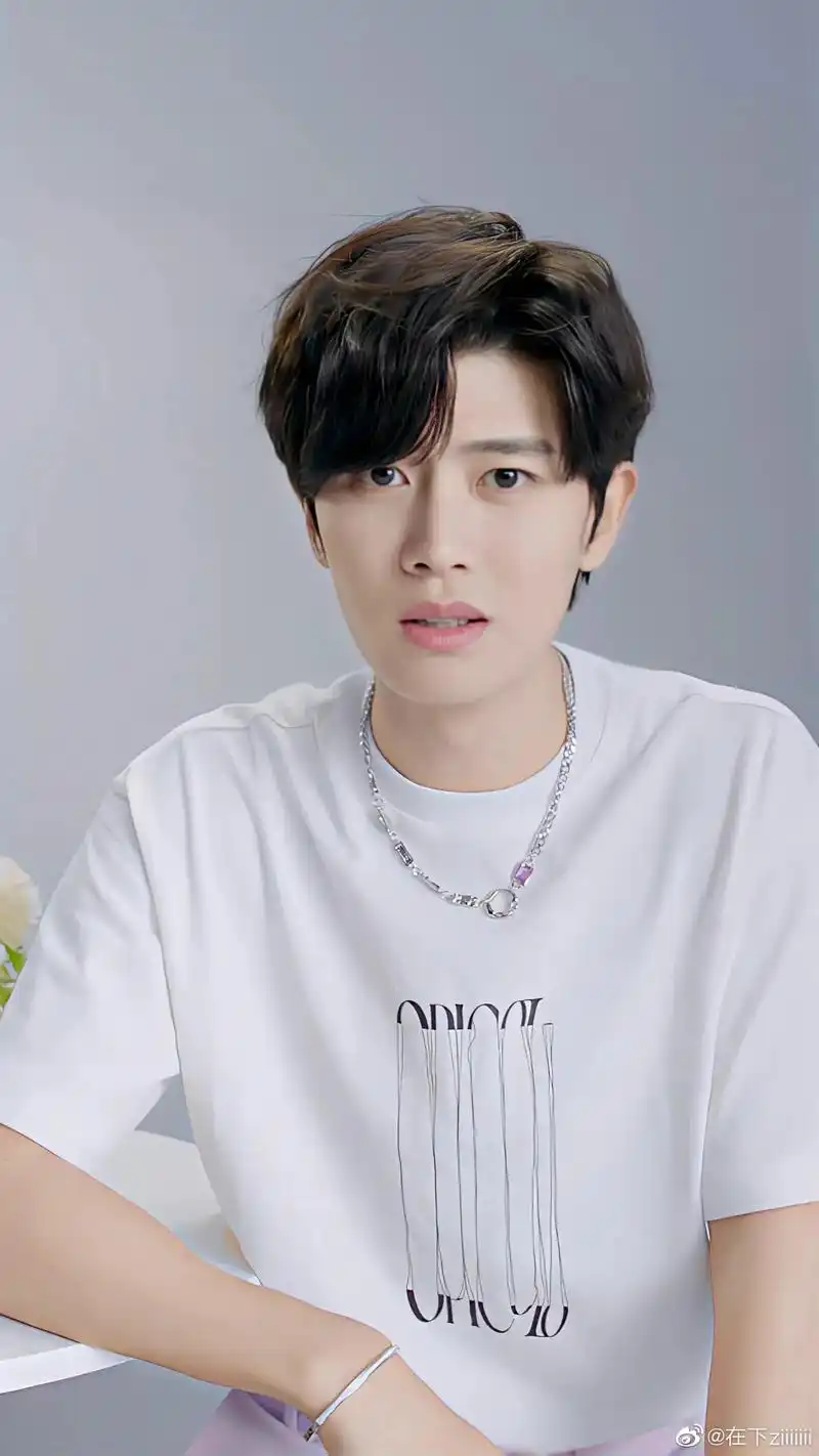 我超哥太好看了 笑起来更迷人#挡不住的颜值 #任嘉伦alle - 抖音