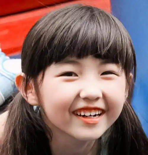 张子枫儿时采访曝光,一句话透露走红原因,难怪吴磊总宠着她_合作_时候