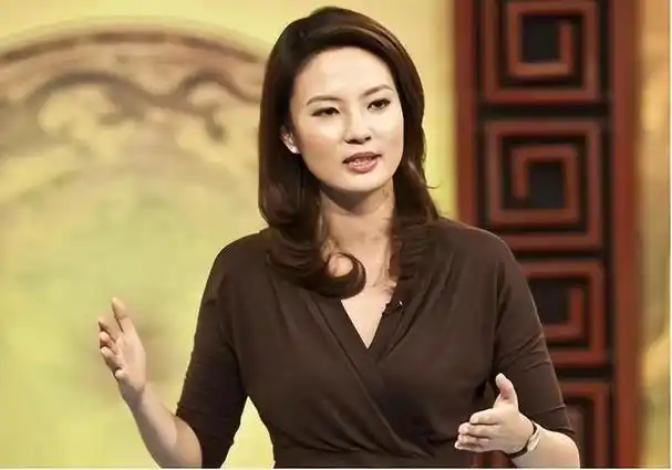 央视最苦命主持人丈夫诈骗入狱男友被判死缓46岁无人敢娶