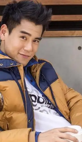 彭于晏晒出三十年前的老照片,怪不得他会这么帅,从小就这样!