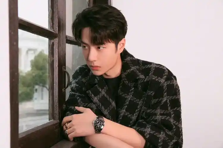 王一博 这组照片真是帅的没边儿了!#王一博香奈儿 - 抖音