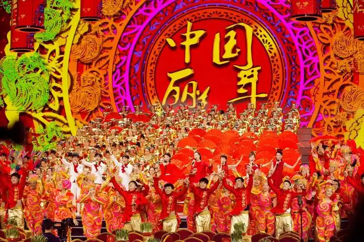 [1月28日]杨紫首登央视春晚 俏皮欢喜过大年[6p] - 娱乐明星新闻 - se