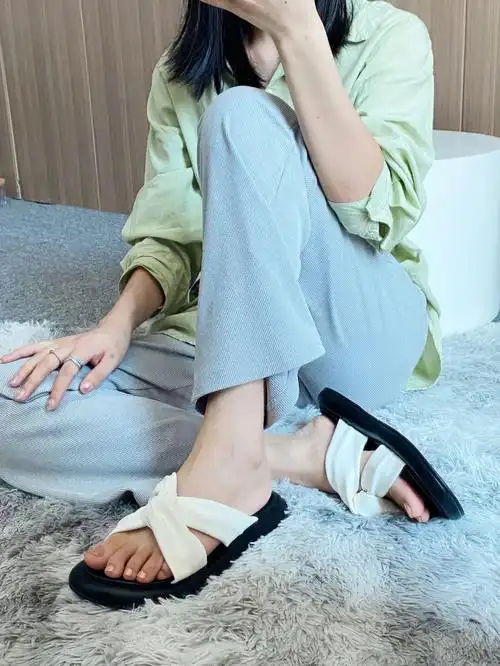 这云朵拖鞋可比什么耐克彪马好穿多了