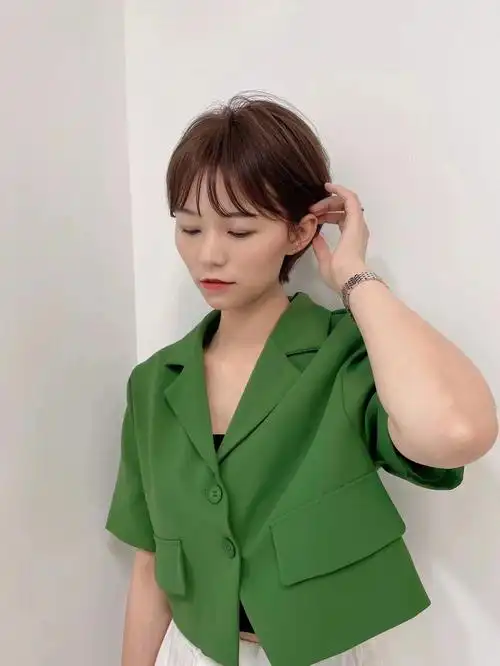 关于女生短发最温柔一款的烫发