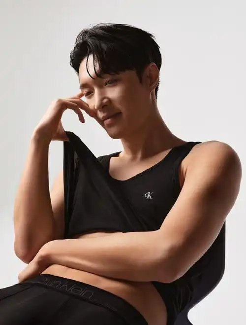 ck全球代言人#张艺兴超话200915@calvinklein官网更新高清大图 11p 图