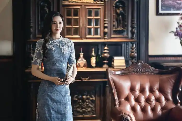 陈欣予,1993年11月24日出生于上海,毕业于上海复旦大学视觉艺术学院.