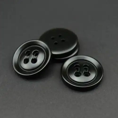 厂家直销黑色喷漆磨砂树脂纽扣四眼横型扣毛呢大衣扣现货