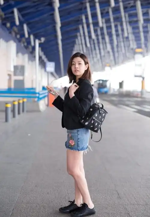 陈妍希厉害了机场图不p就放出来真实腿型一目了然