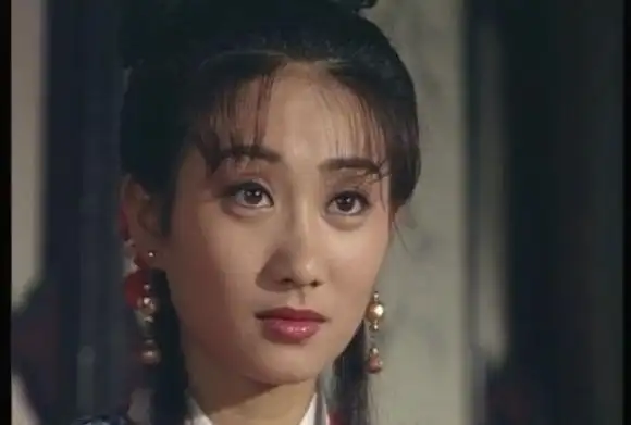 李颖在剧中饰演了单纯可爱又美丽的谢小玉,因为李颖的古装扮相有点像