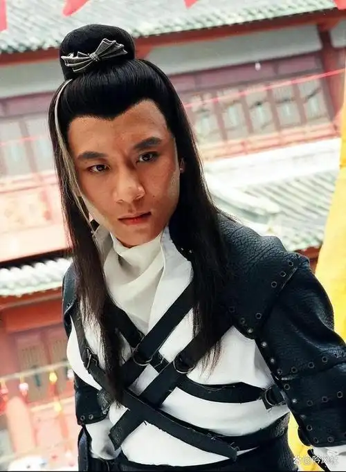 可能是1999年中华电视公司出品的,由焦恩俊,吴京,贾静雯,萧蔷主演的