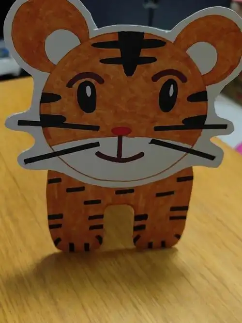 废旧纸箱做老虎