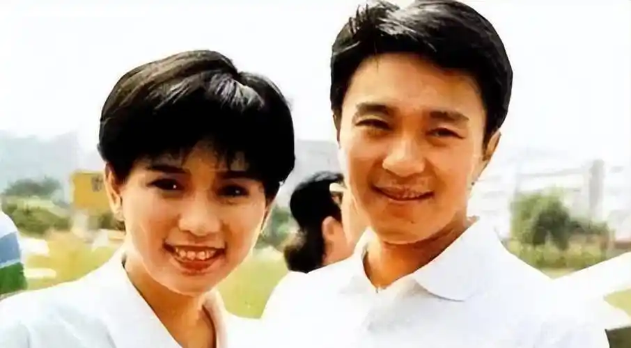 原创60岁的周星驰至今未娶他一生最爱的女人是谁其实早已透露过