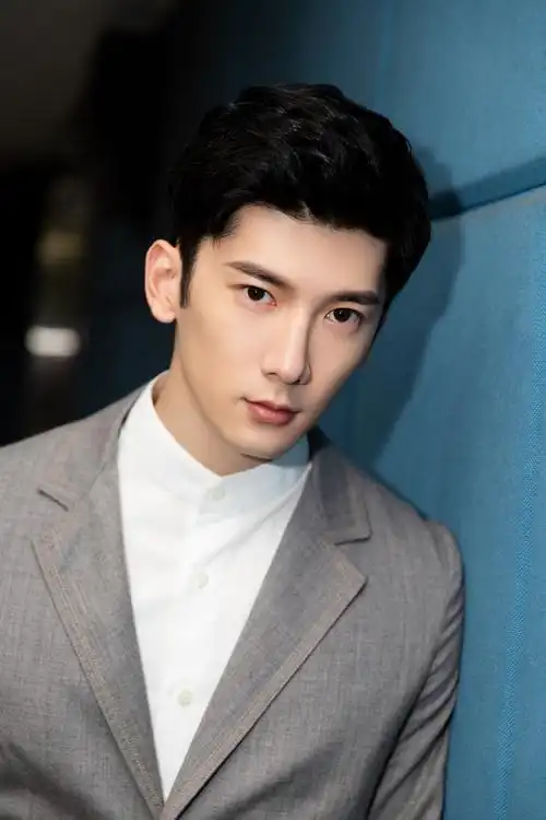 刘芮麟图片刘芮麟帅气活动照图片