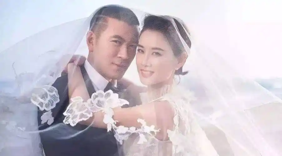 秦昊拍吻戏必备漱口水伊能静家庭地位真高黄圣依都听酸了