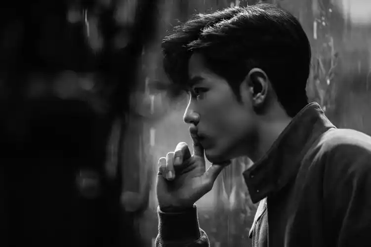 肖战黑白氛围感写真,图片,壁纸-桌酷